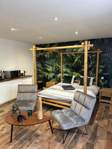 Sotteville-les-Rouen House | Jungle room