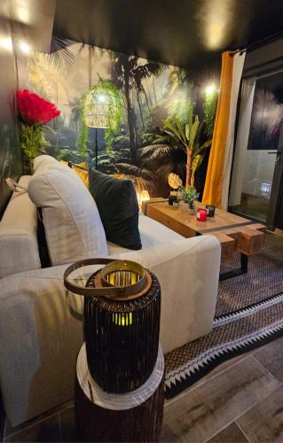 Bezons Apartment | jungle room less than 15 minutes from La Defense