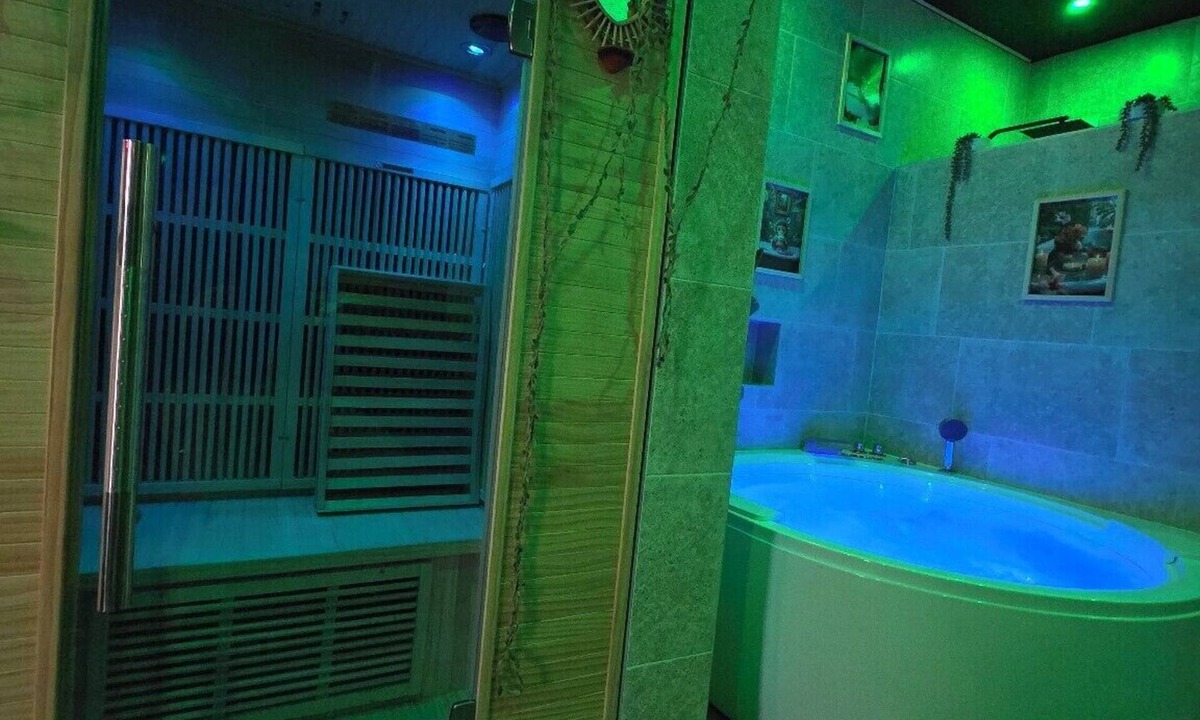Chateau-Thierry Apartment | Jungle Spa Suite-Sauna & Spa