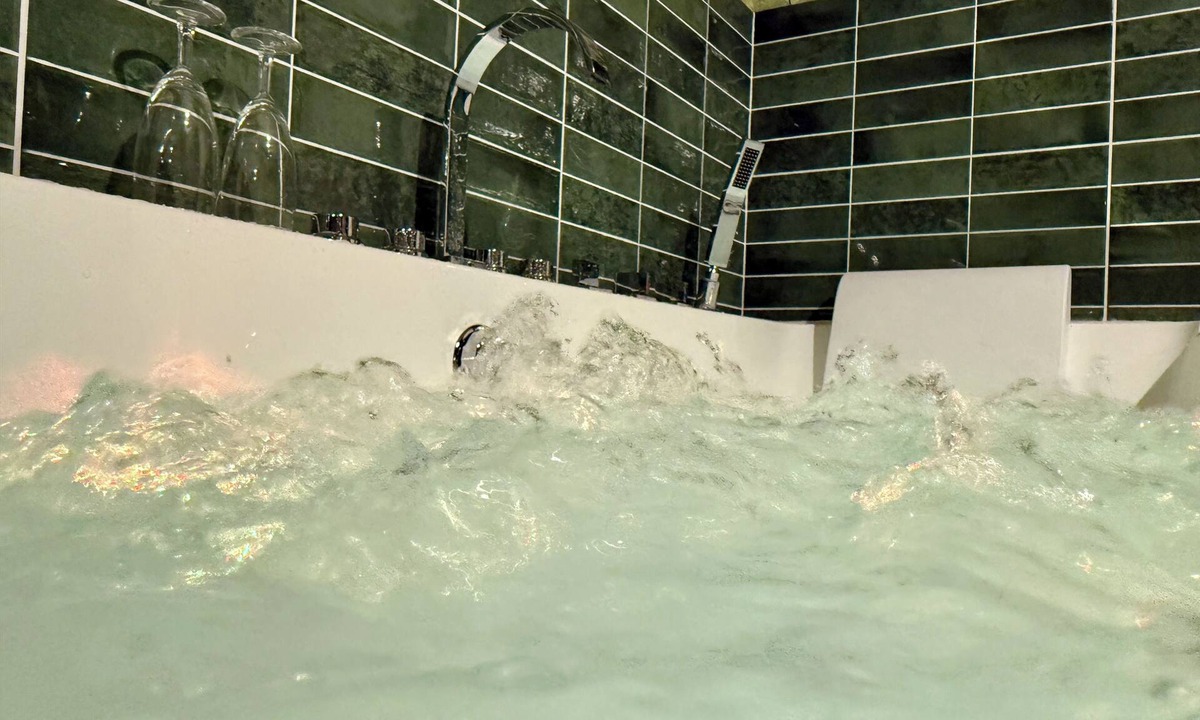 Lunel Condo | Jungle Suite Jacuzzi Spa Terrace, WiFi & Private Parking