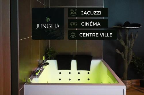 Prefecture Apartment | Junglia Suite - Spa & Ciné