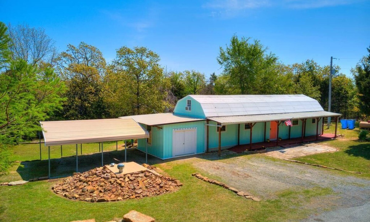 Canadian Cabin | Juniper Cabin-wildlife w/serene patio and outdoor experience-30/50 amp hookup