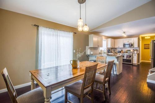 Larkspur House | Juniper Getaway Dreamy Kitchen Pet Friendly