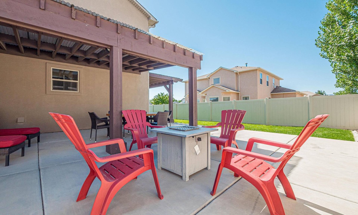 Fruita House | Juniper IV: Pergola Patio w/Garage & Townie Bikes