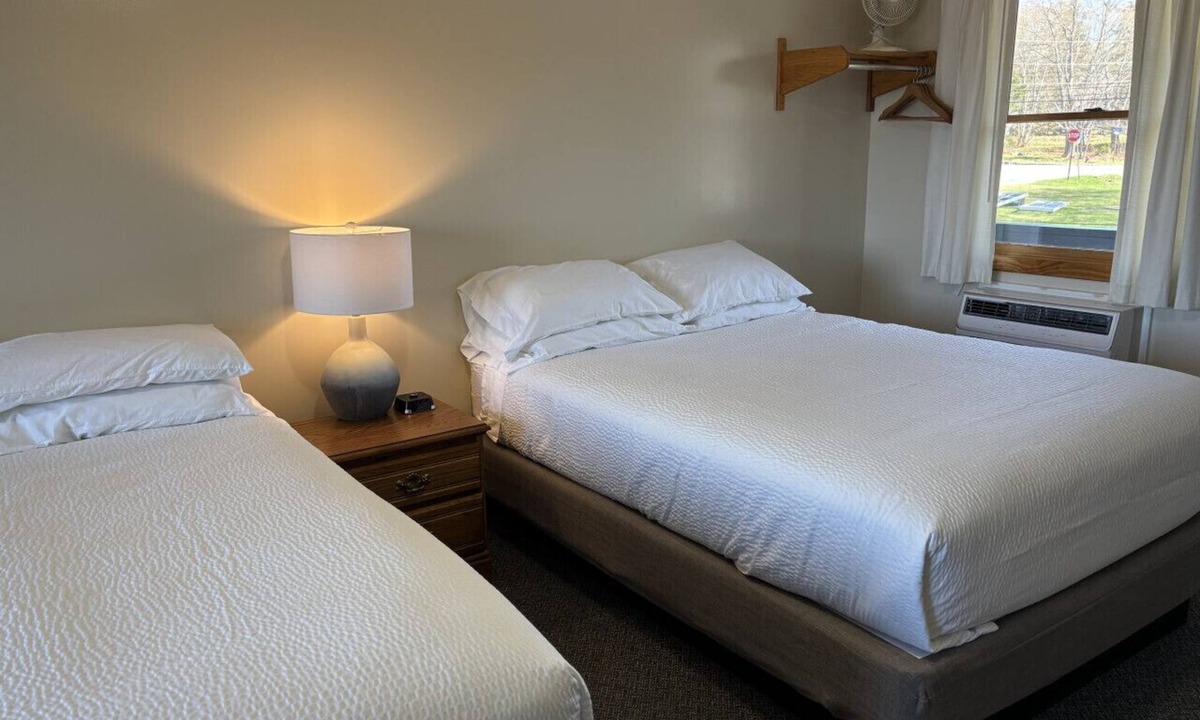 Greenville Junction Hotel | Juniper Motel- Water front - Double Queen