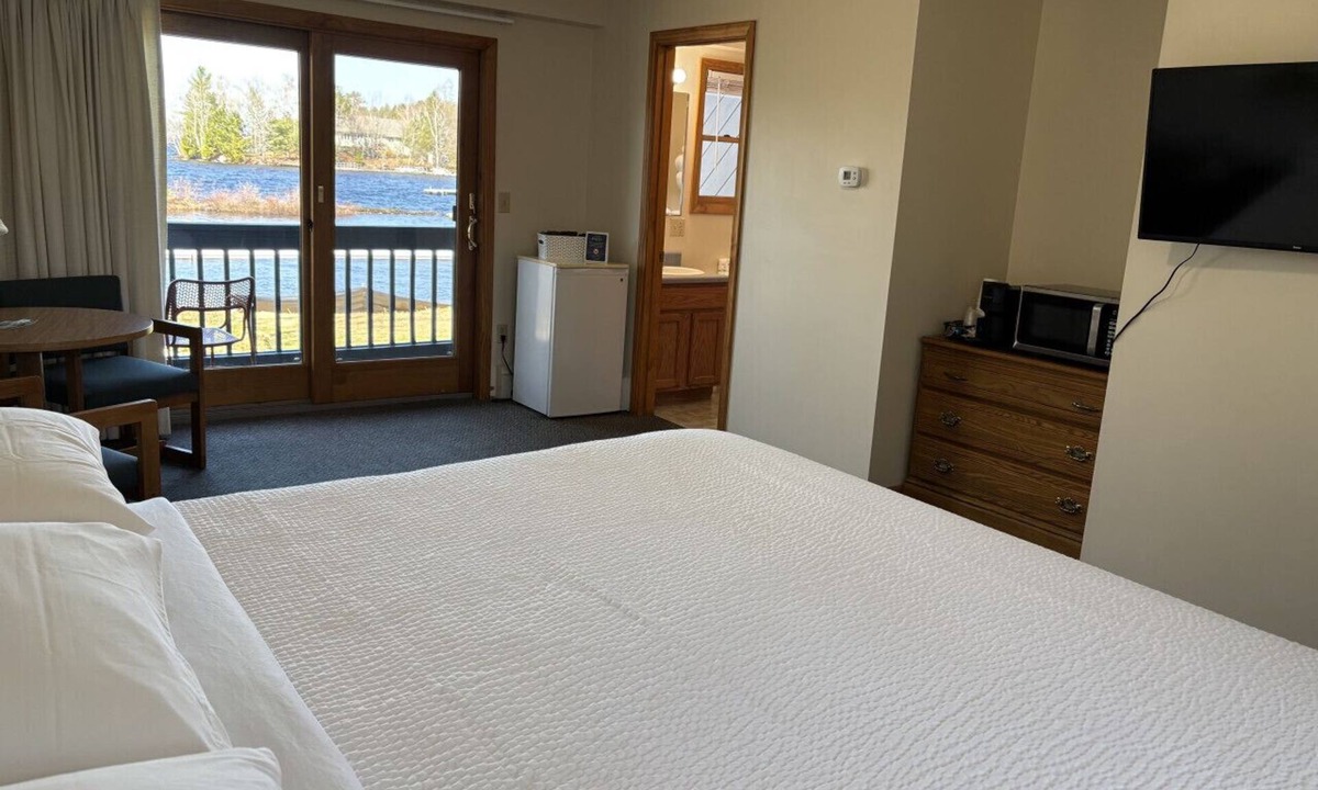 Greenville Junction House | Juniper Motel-Waterfront -King-Dog Friendly🐾