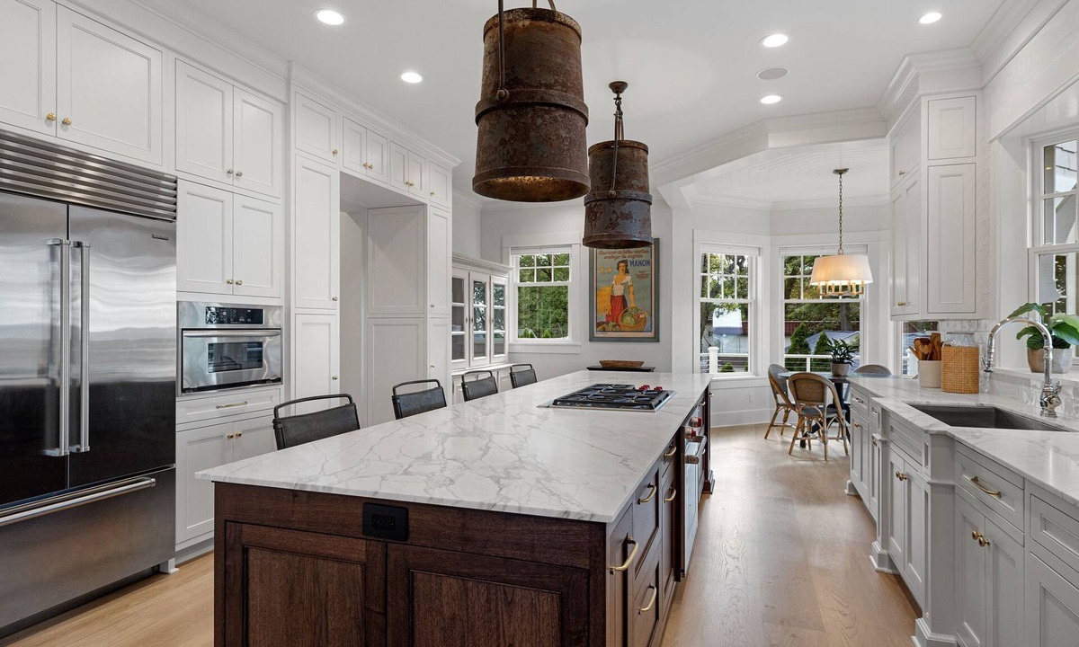 Gordon Beach House | Juniper Presents: Posh Lkfront Hm w/ 100’ ft of Priv Bch, Pool, Thtr, 2EV Chrgrs