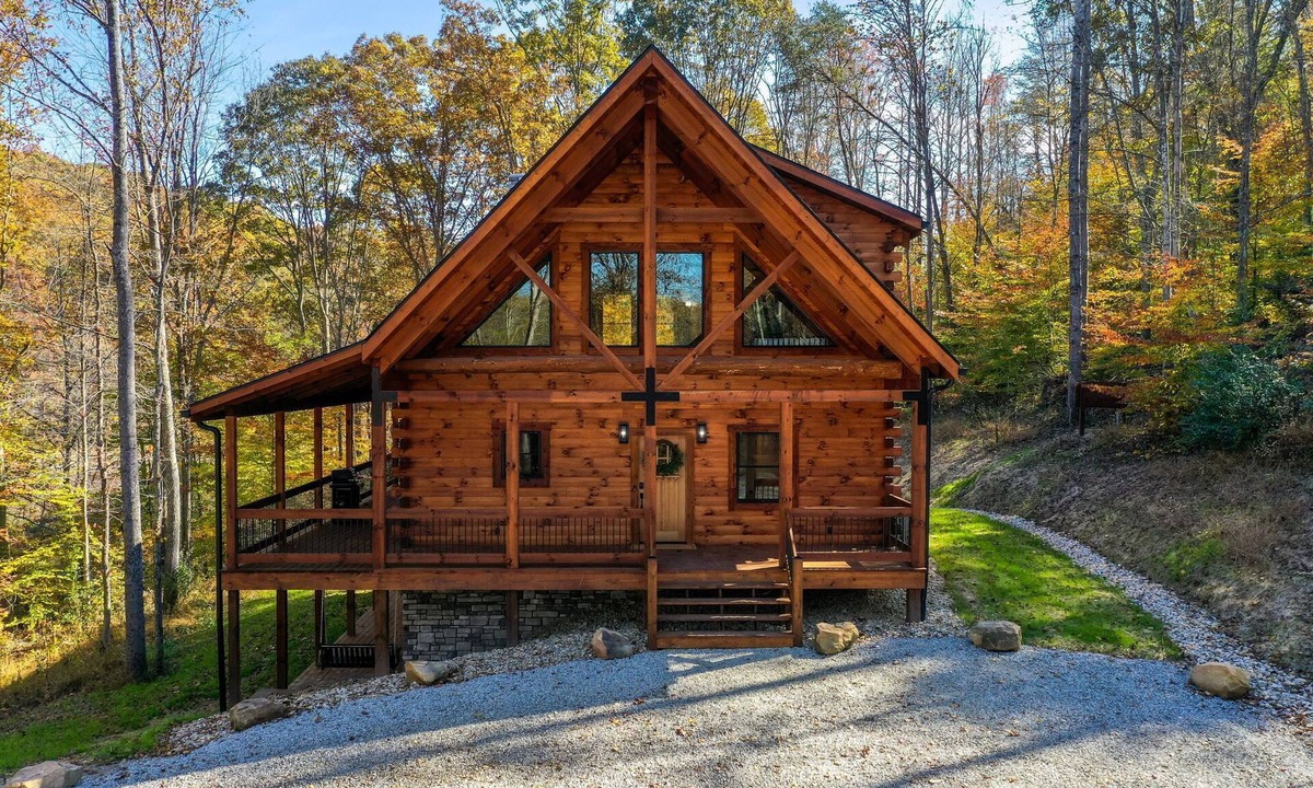 Logan Cabin | Juniper Ridge in Hocking Hills