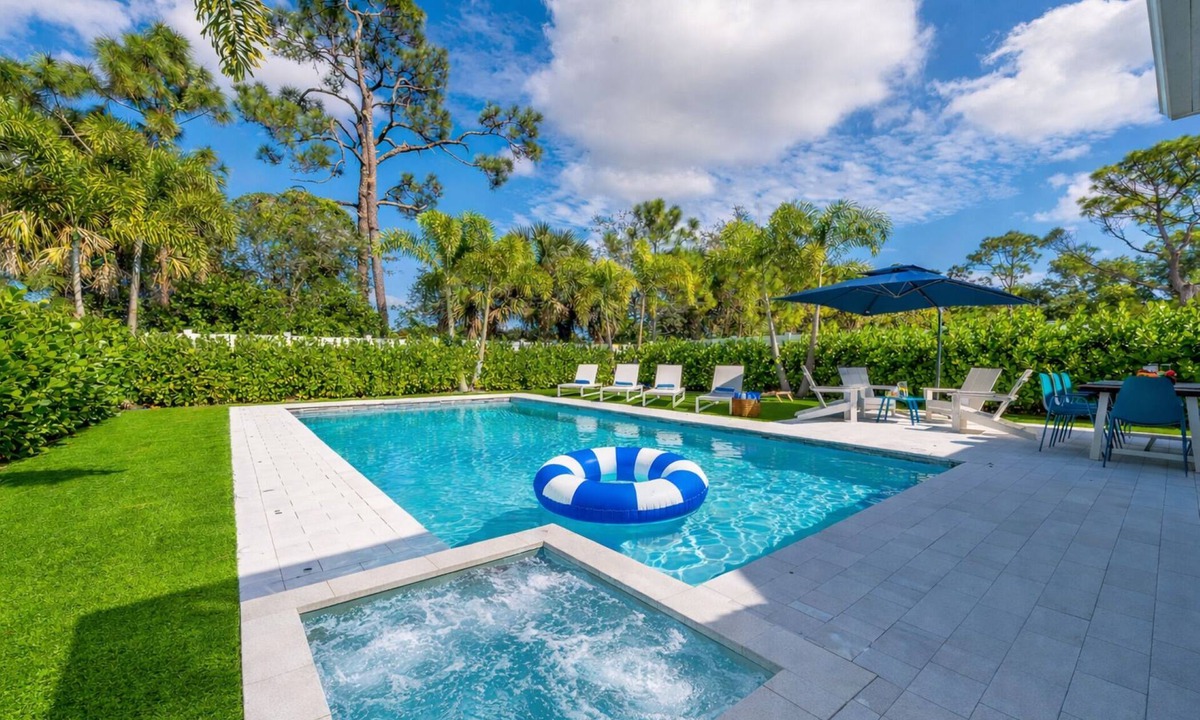 Jupiter House | Jupiter Palms Oasis | Luxe Pool/Spa Table Tennis!