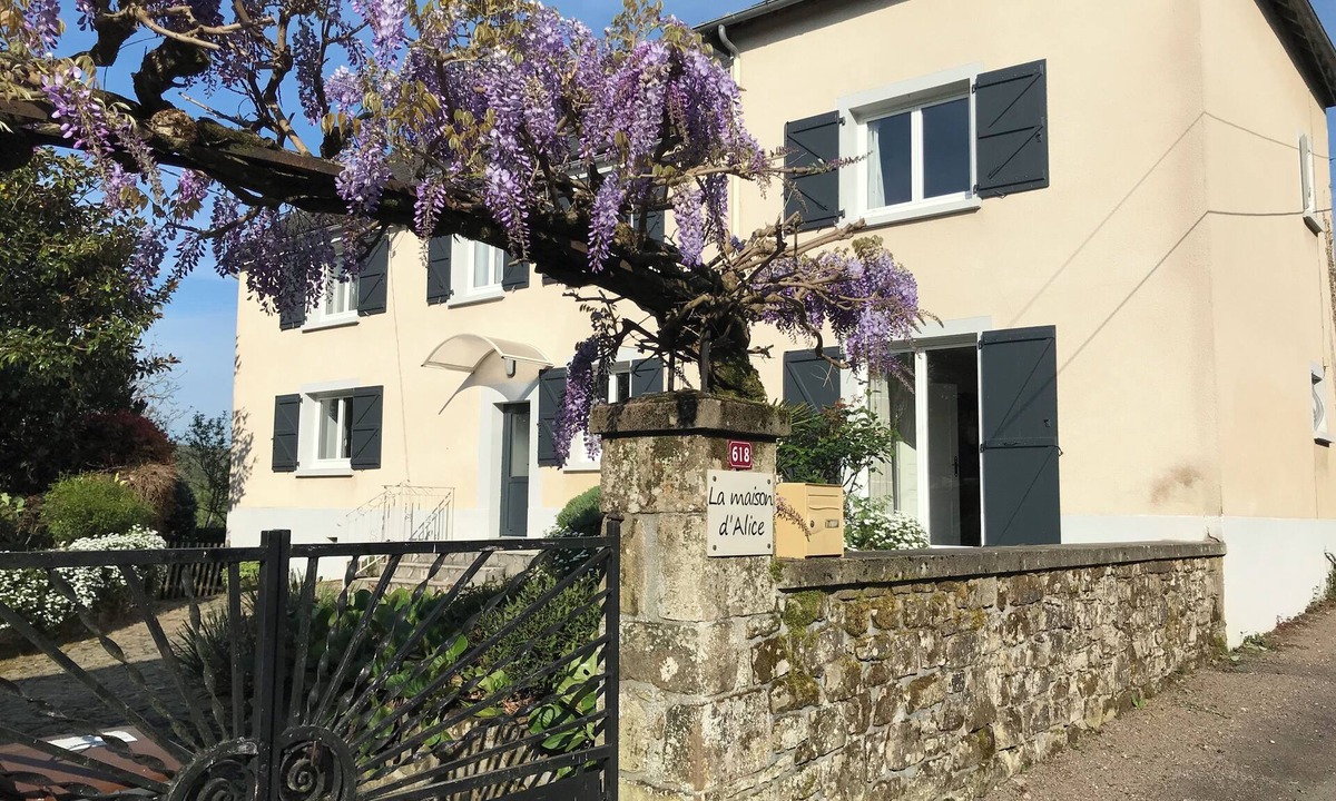 Le Pescher House | Just 15 minutes from 4 of France's most beautiful villages, the Dordogne valley and the Lot.