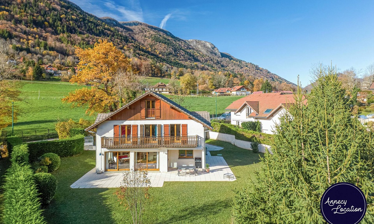 Bluffy Apartment | Just 2 km from Lake Annecy and the lovely village of Menthon-Saint-Bernard, L’Écrin de Bluffy welcomes you to a peaceful setting between lake and mountains.
