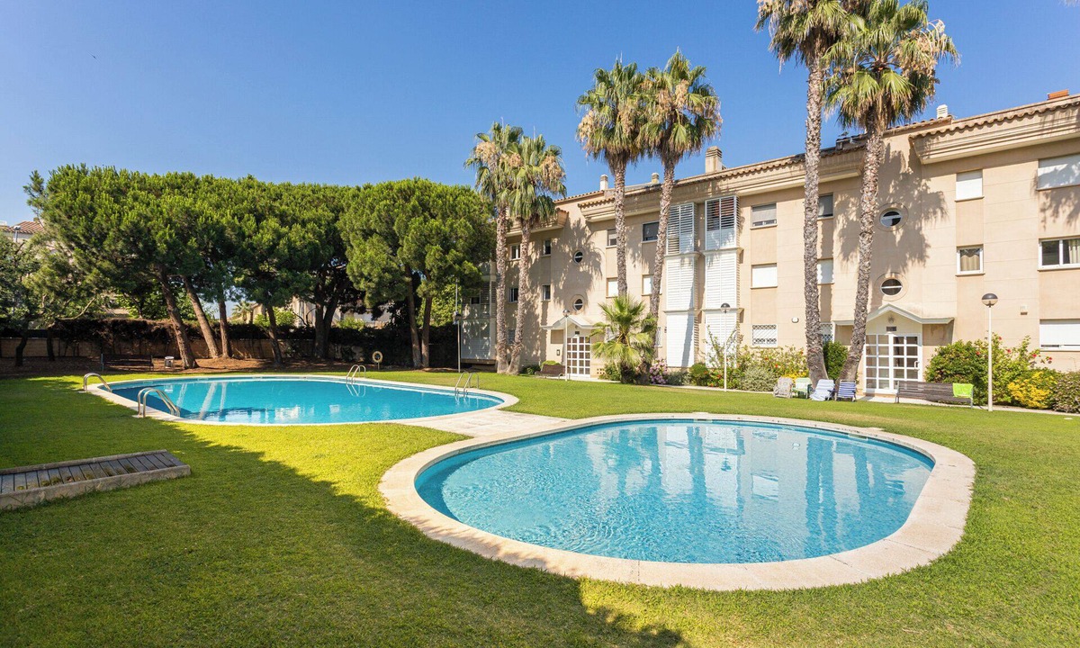 Sant Feliu de Guixols Condo | Just 2 steps from San Pol Beach! SeaBreezeHeaven: Terrace BBQ, Sea & Pool Views