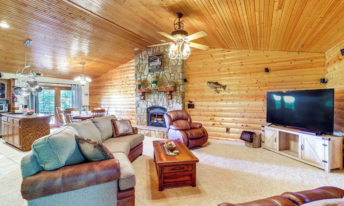 Cassville Cabin | 'Just a Cast Away' Cassville Cabin w/Covered Deck