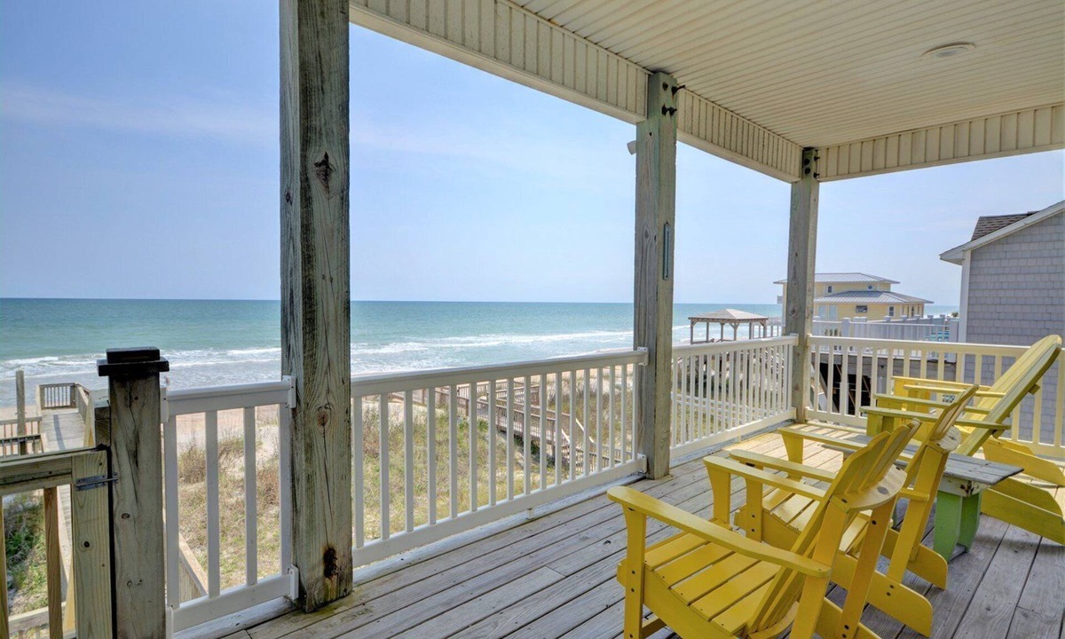 North Topsail Beach House | Just Chill'n: Oceanfront 5BR beach retreat in North Topsail Beach for 10 guests.