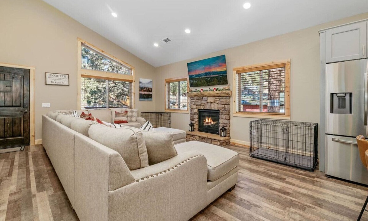 Big Bear City House | Just Grizzly-Modern-Elegant 3Bed-2bath-Pets OK