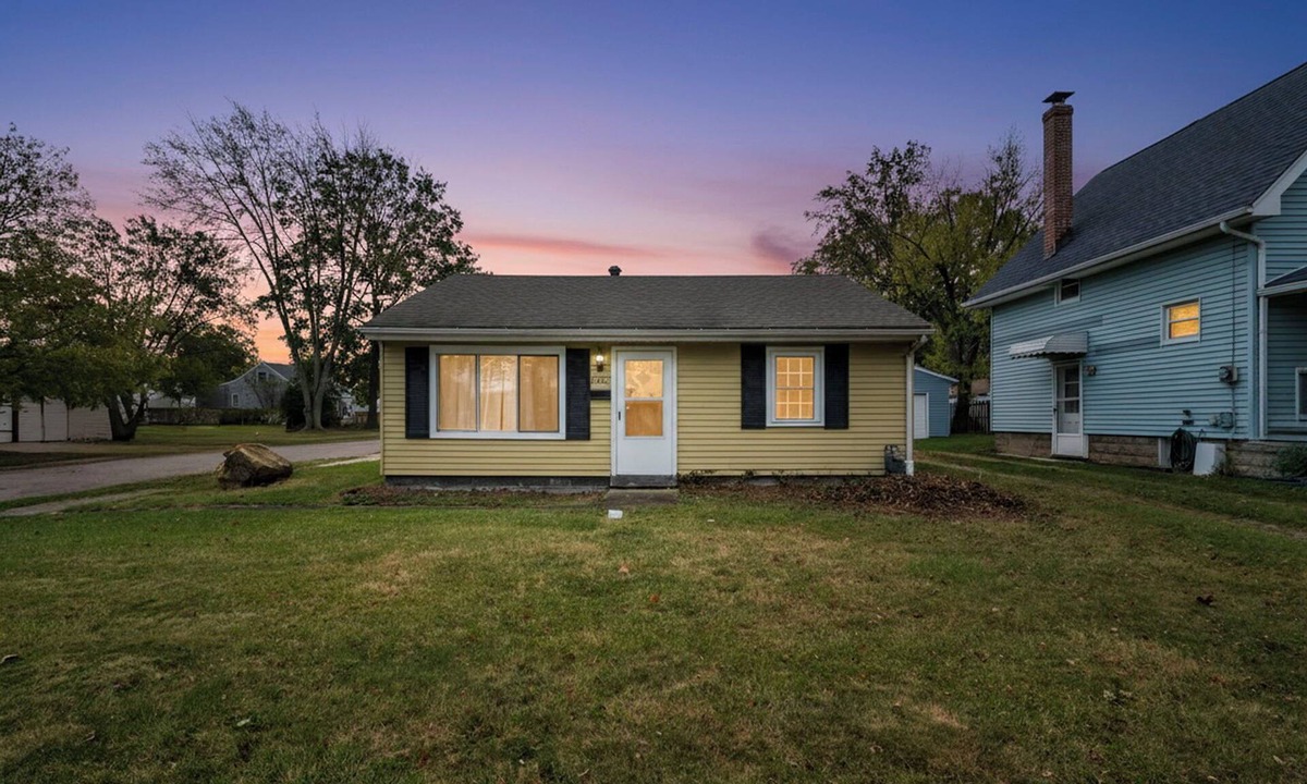 Elyria House | Just like Home- Cozy Elyria Ranch