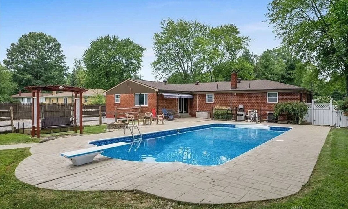 Milford House | Just like home w Pool & Pool table