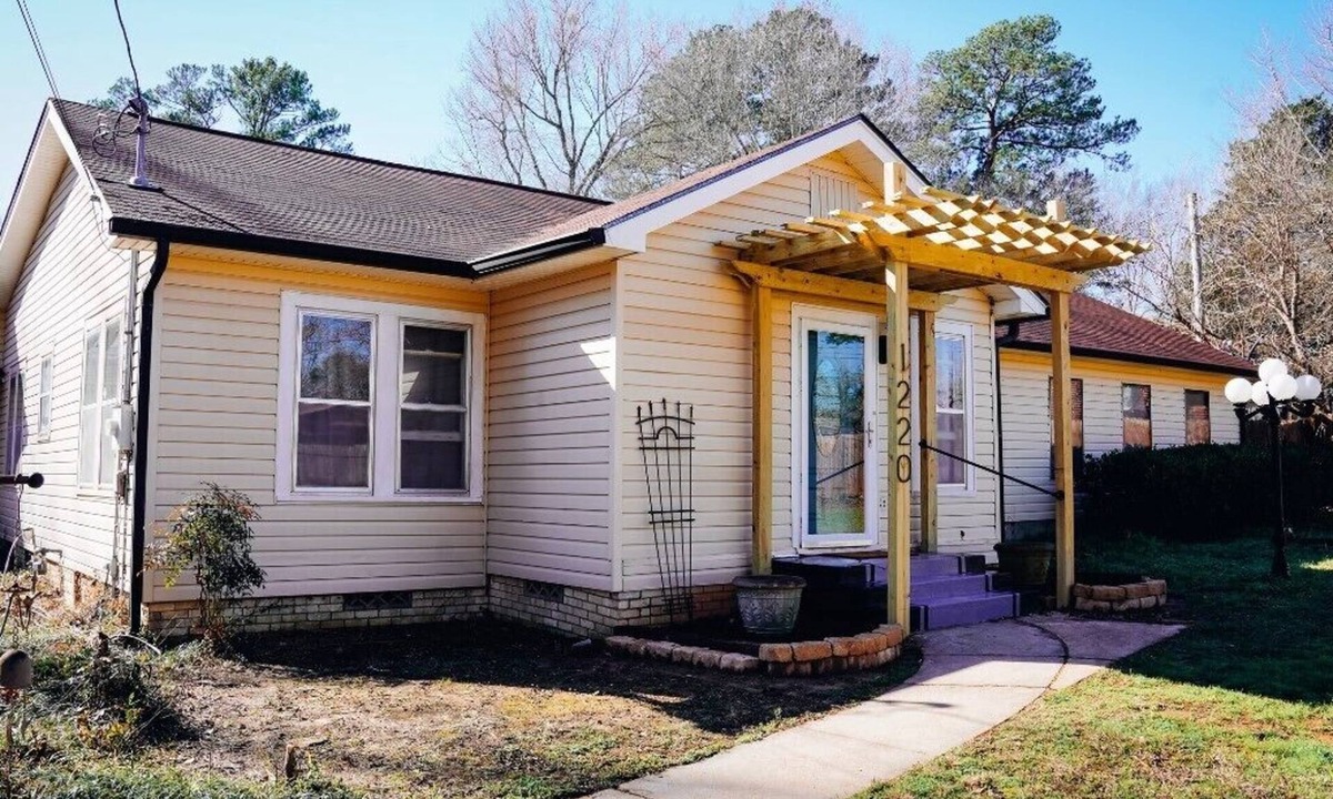 Kilgore House | Just minutes from EVERYTHING! Lots of amenities.