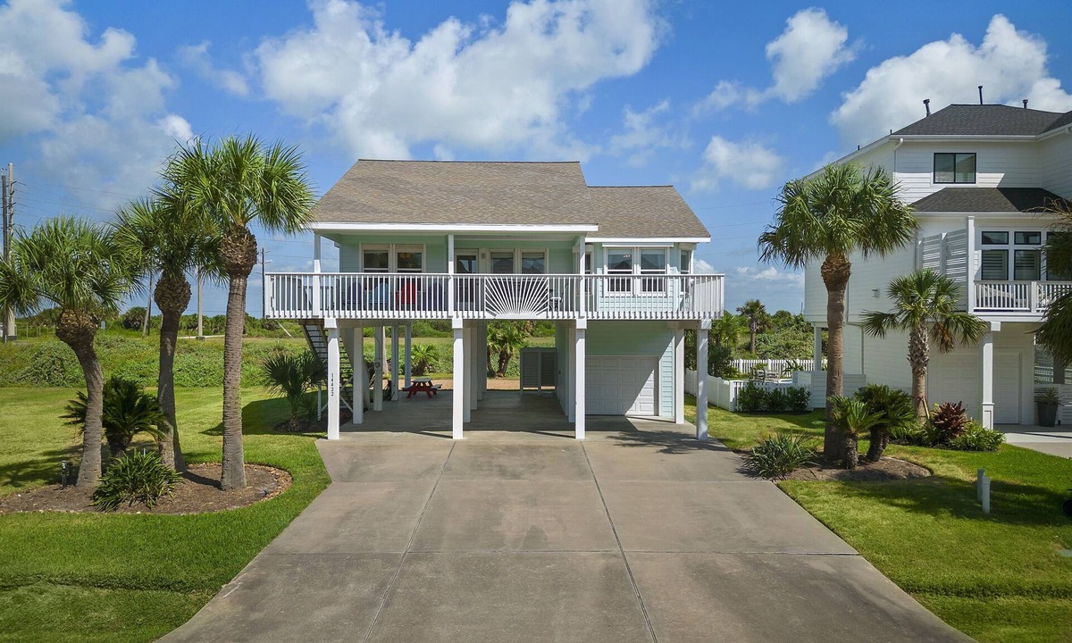Pirates Beach West House | "Just Right" in Pirates Beach West - Family Friendly! Updated! Pet Friendly!