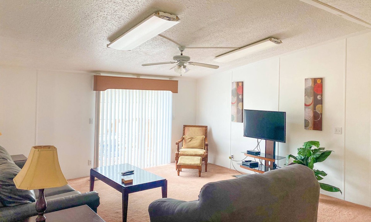 New Braunfels House | Just step away from Putt-Putt and Pool!
