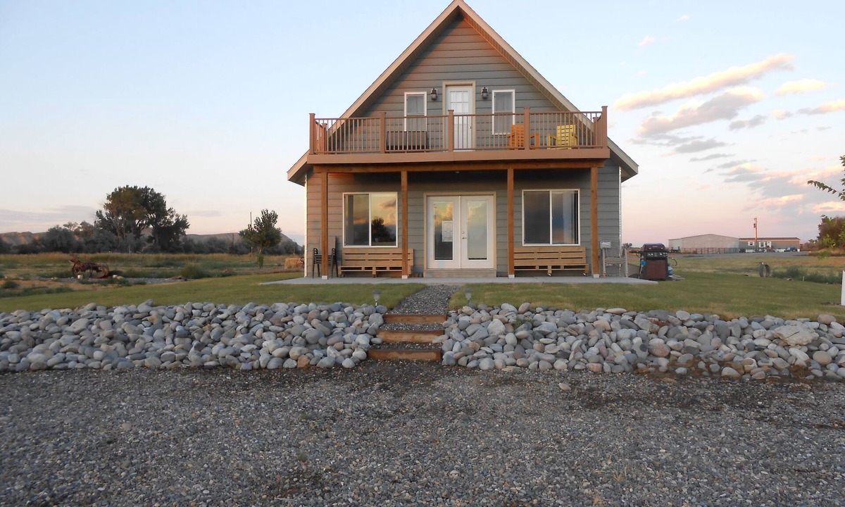 Lucerne House | Just steps away from the Big Horn River