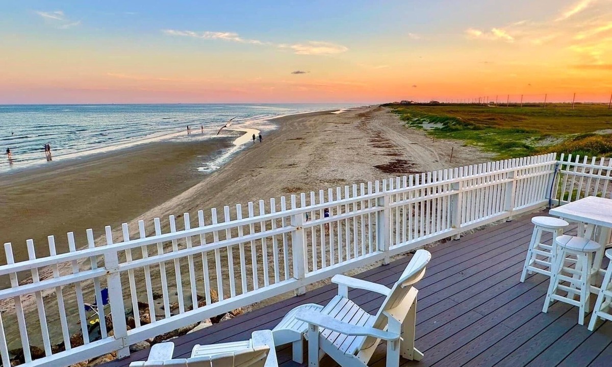 San Luis House | Just Steps to the Ocean, Beachfront, House On the Beach, Minutes from Galveston