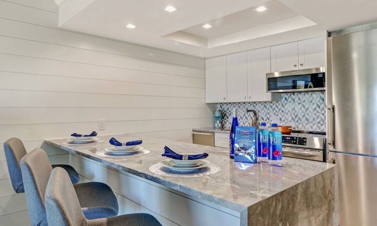 Vanderbilt Beach Condo | Just Steps to Vanderbilt Beach, Next to Ritz Carlton - Remodeled 2020