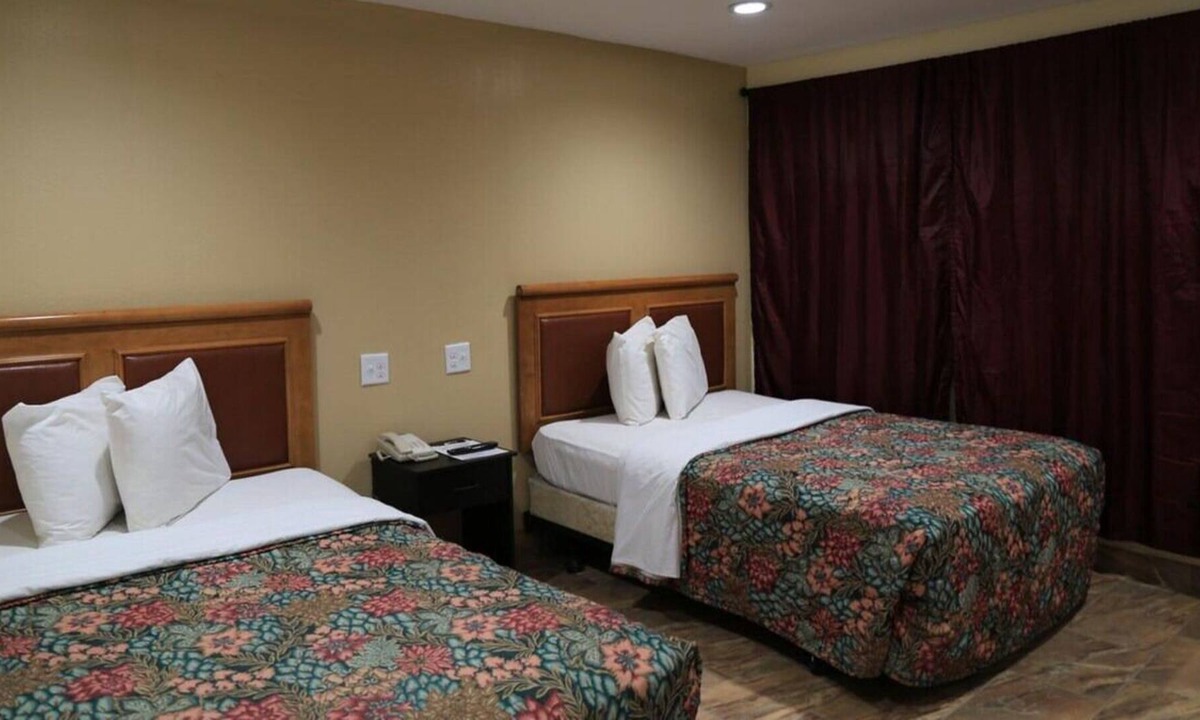 Beeville House | Just What You Were Looking For! 3 Comfortable Units, Pets Allowed