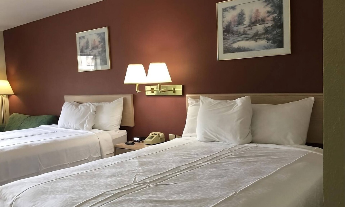 Cabot Resort | Just What You Were Looking For! Free Breakfast & Parking, Outdoor Pool