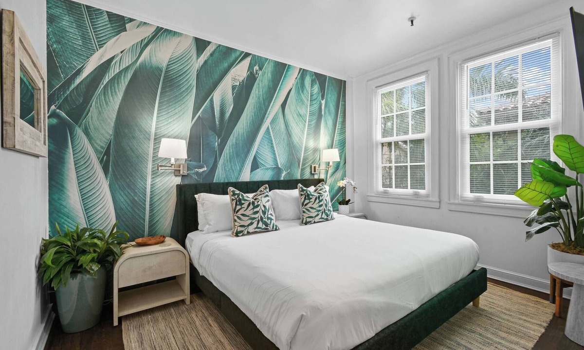 Palm Beach Bed & Breakfast | JustListedTropicalHaven1br