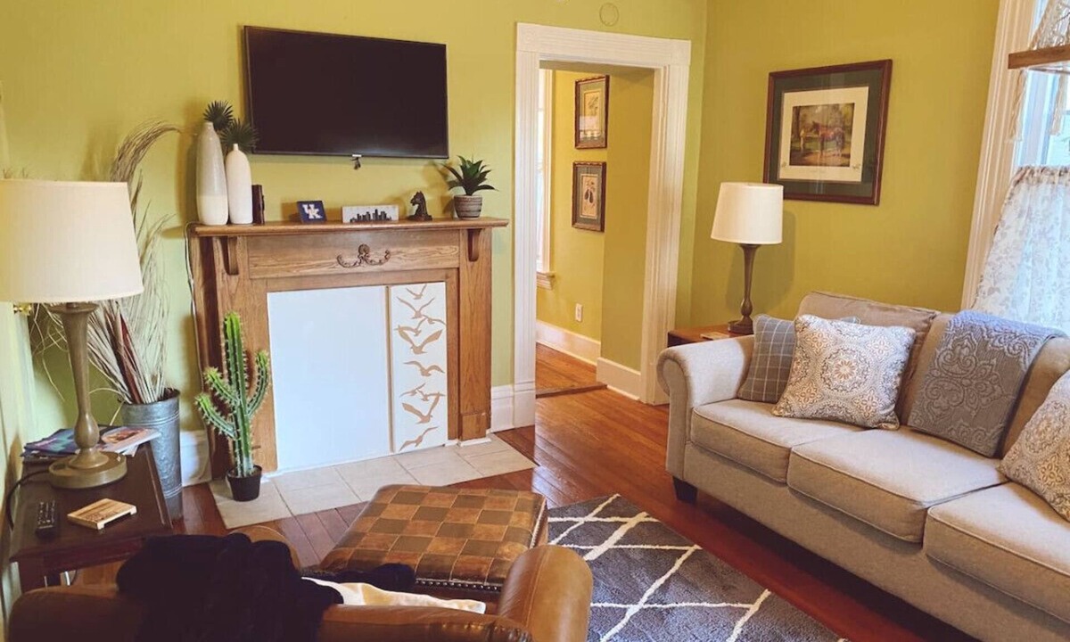 Lexington House | JW`s LOFT - Pet Fee Additional Charge