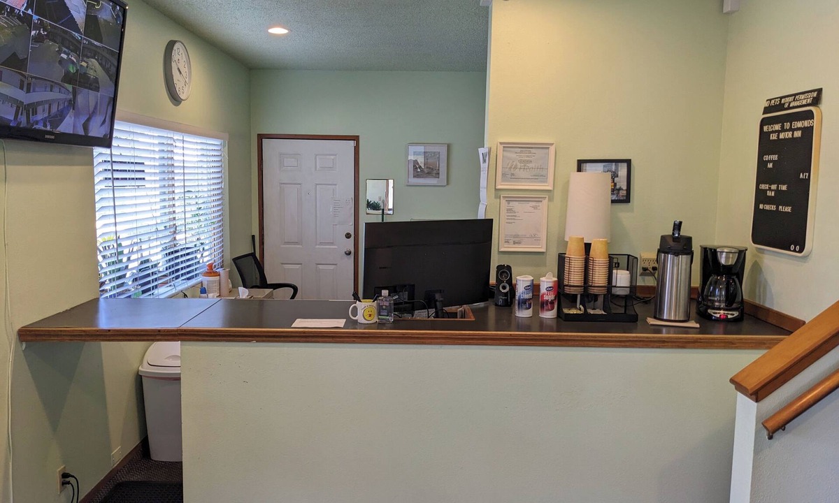 Edmonds Hotel | K&E Motor Inn