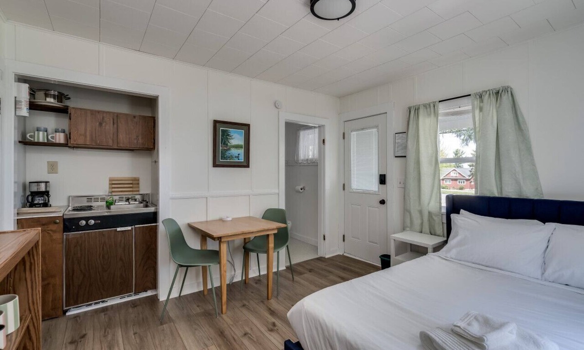 Clayton Apartment | K's Motel with Stunning St. Lawrence River Views - Room 1