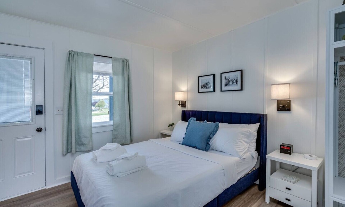 Clayton Apartment | K's Motel with Stunning St. Lawrence River Views - Room 5