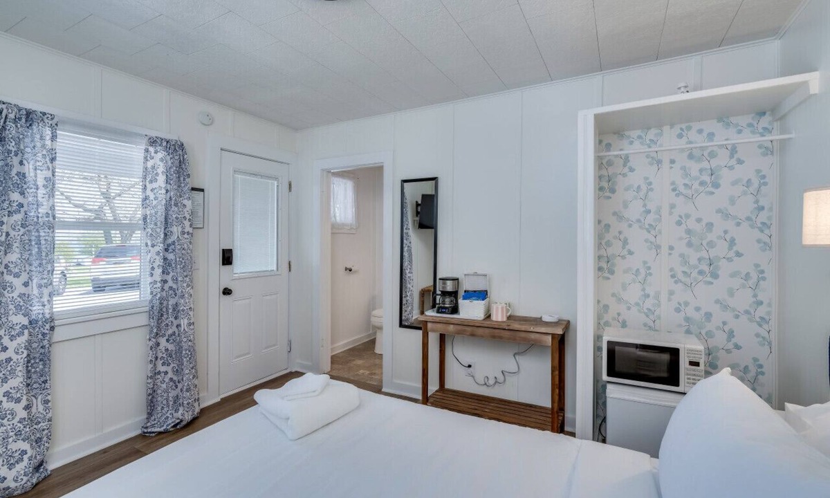 Clayton Apartment | K's Motel with Stunning St. Lawrence River Views - Room 6