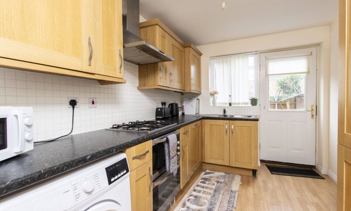 Norwich House | K Suites - Comfy 4 bed House w/free parking