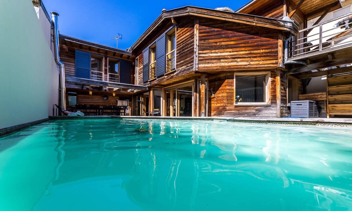 Biarritz Villa | KABANE. KEYWEEK. Villa pool spa sauna downtown