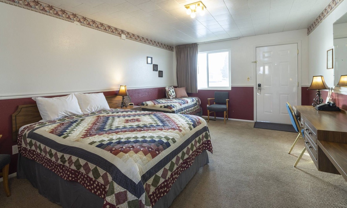 Frontier House | KABINO: Fossil Butte Motel #08 2QueenBeds A/C Mini Fridge Microwave Cable Wifi