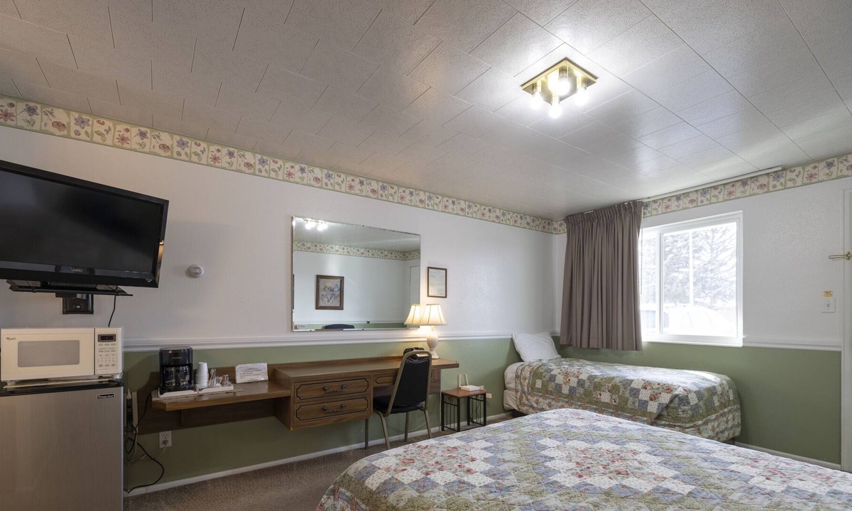 Frontier House | KABINO: Fossil Butte Motel #11 King A/C Mini Fridge Microwave Cable Wifi