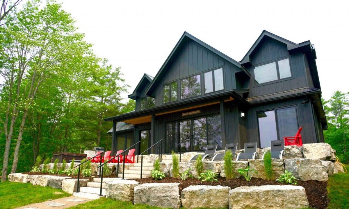 Gravenhurst Cottage | Kahshe Beach House, Kahshe Lake