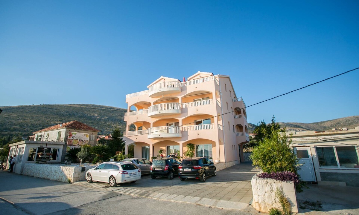 Seget Donji Apartment | Kaja - right next to the beach