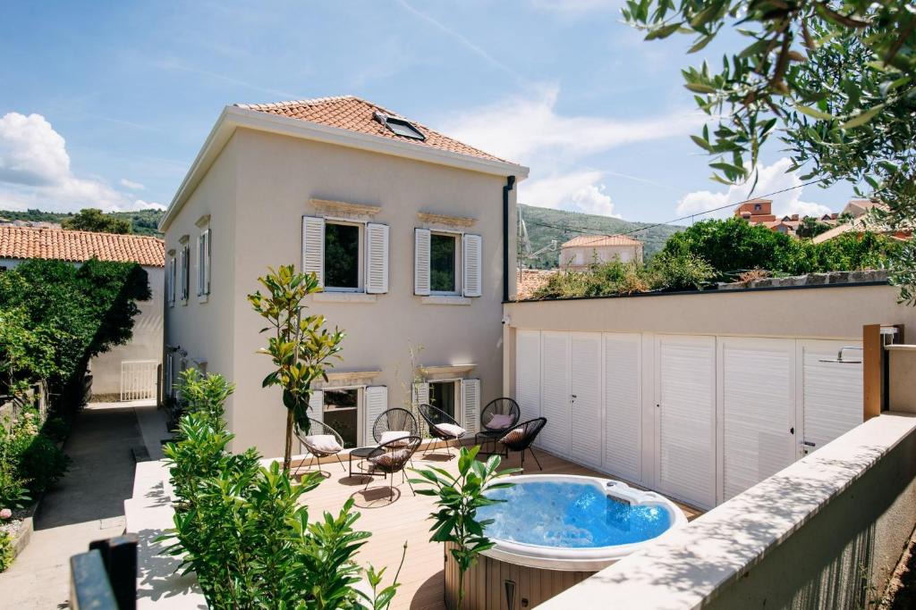 Lapad House | KALA LUXURY ROOMS by DuHomes