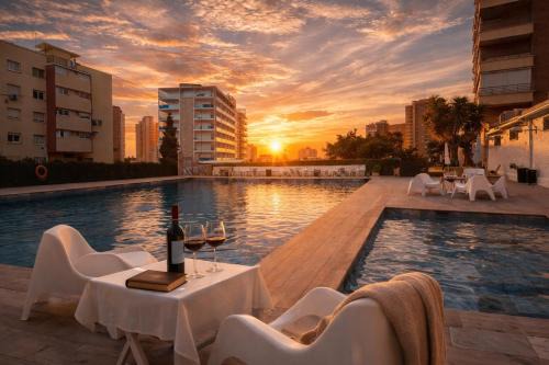 Rincon de Loix Apartment | Kalifornia Benidorm Playa Piscina, Terraza Privada y Parking Gratis