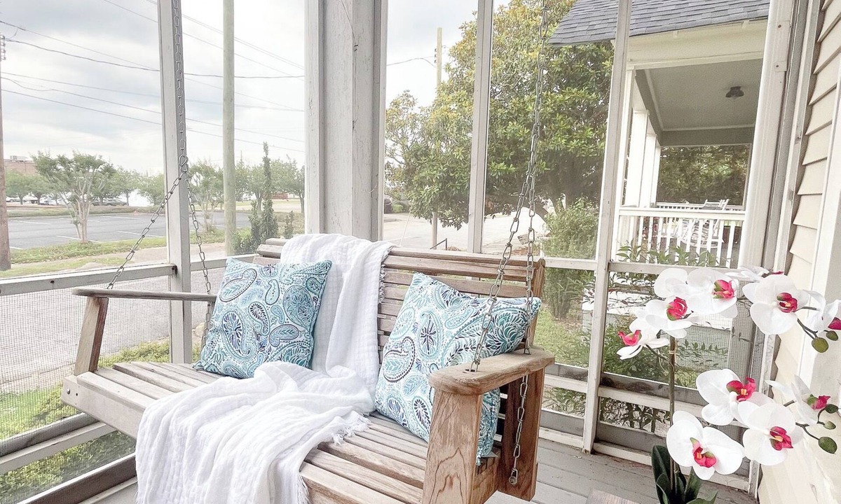 Laurel Apartment | Kalmia Suite A - Centrally Located Downtown