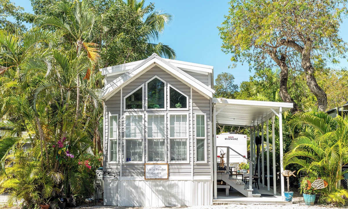 Largo Gardens Cottage | Kampground Paradise w/Kayaks, Heated Pool & Marina