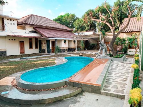 Depok Hotel | Kamulyan Heritage Family