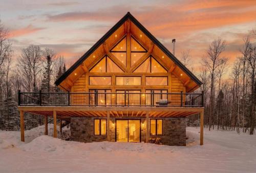 Amherst Ski Chalet | Kanata Tremblant Ultra Luxury Modern Oasis