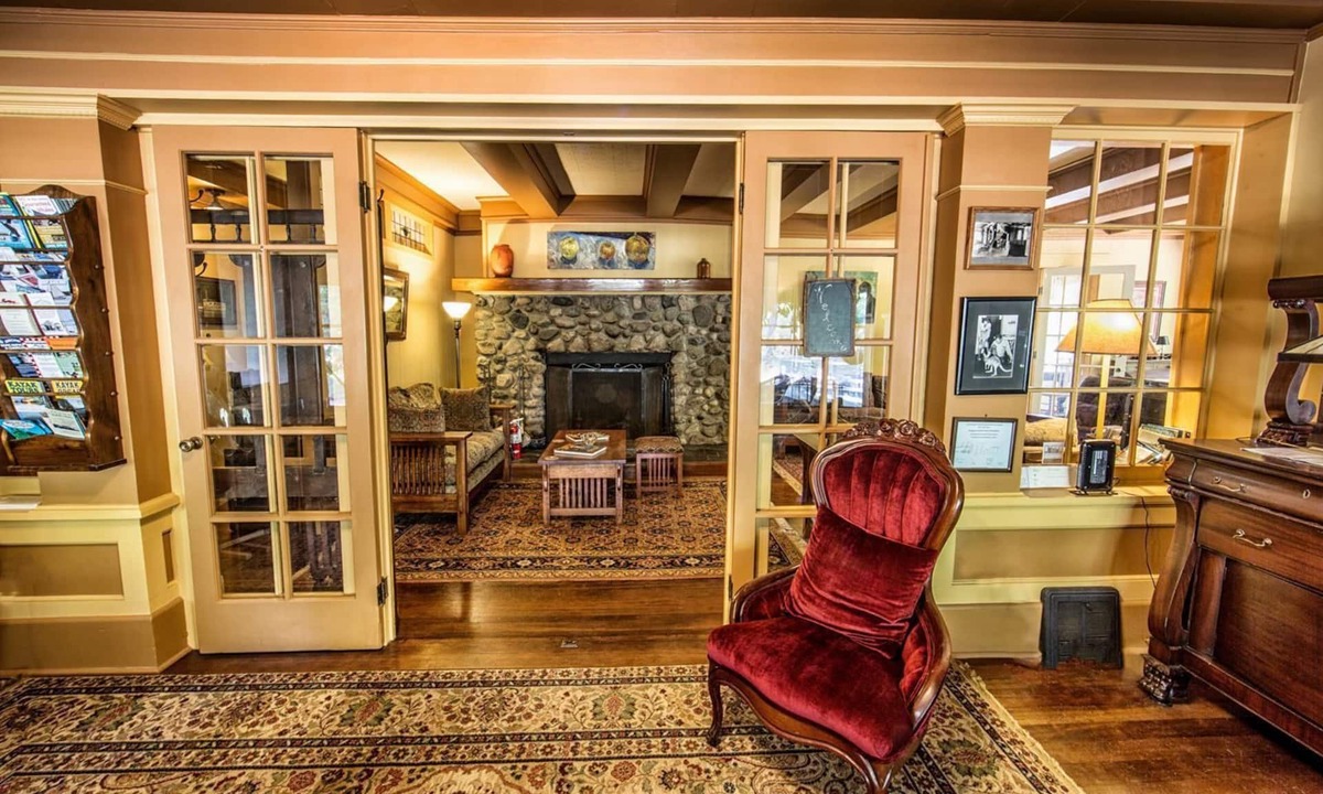 Eastsound Bed & Breakfast | Kangaroo House B&B on Orcas Island