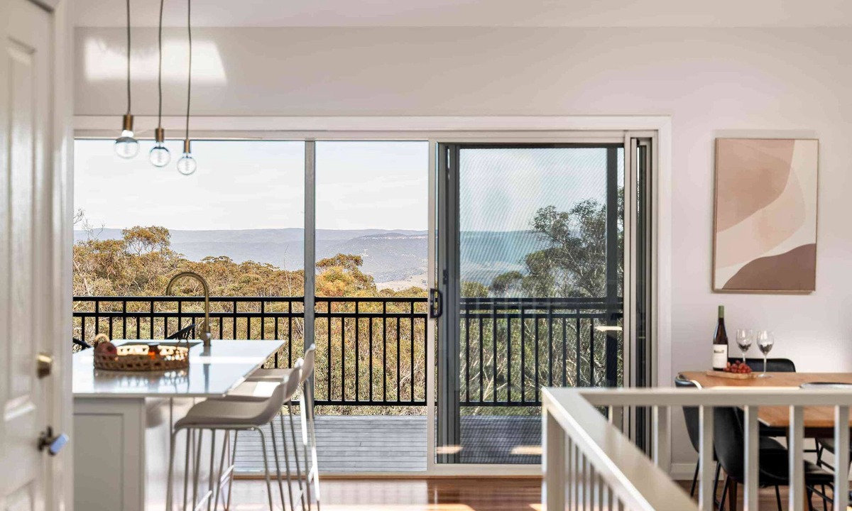 Mount Victoria House | Kanimbla View Summary