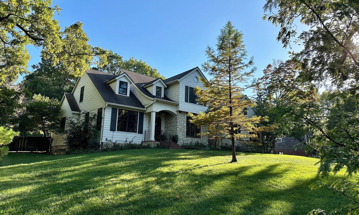 Fairway House | Kansas City 5-bedroom in luxury neighborhood with home gym, World Cup 2026